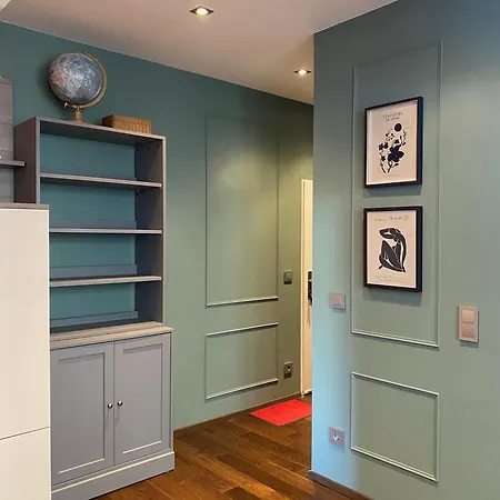 1st District With Balcony And Aircon