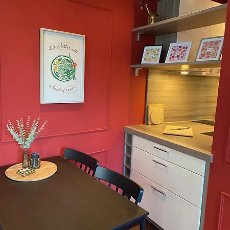 1st District With Balcony And Aircon *