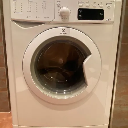 1st District With Balcony And Aircon 公寓 *