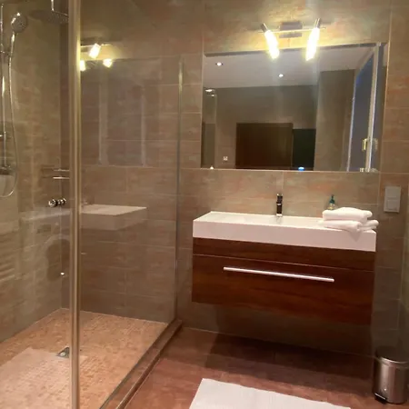 1st District With Balcony And Aircon