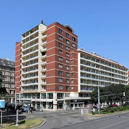 Vienna 1st District With Balcony And Aircon * Вена