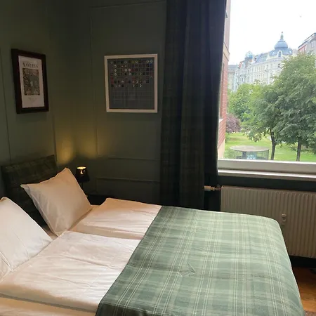 1st District With Balcony And Aircon *