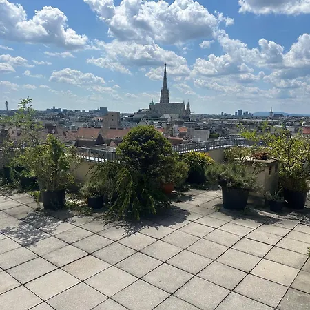 Apartment 1st District With Balcony And Aircon *