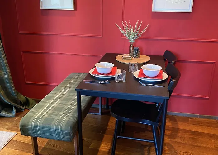 1st District With Balcony And Aircon Apartment *