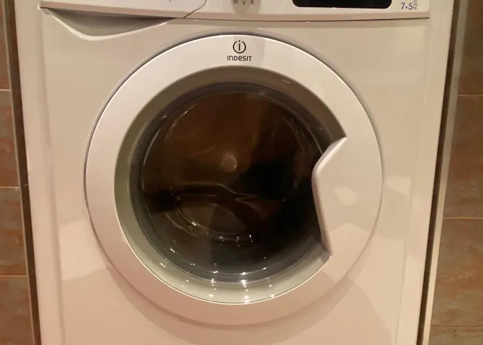 1st District With Balcony And Aircon Apartment *