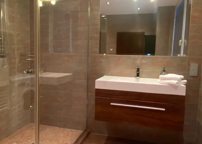 1st District With Balcony And Aircon