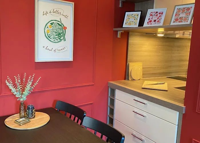 1st District With Balcony And Aircon *