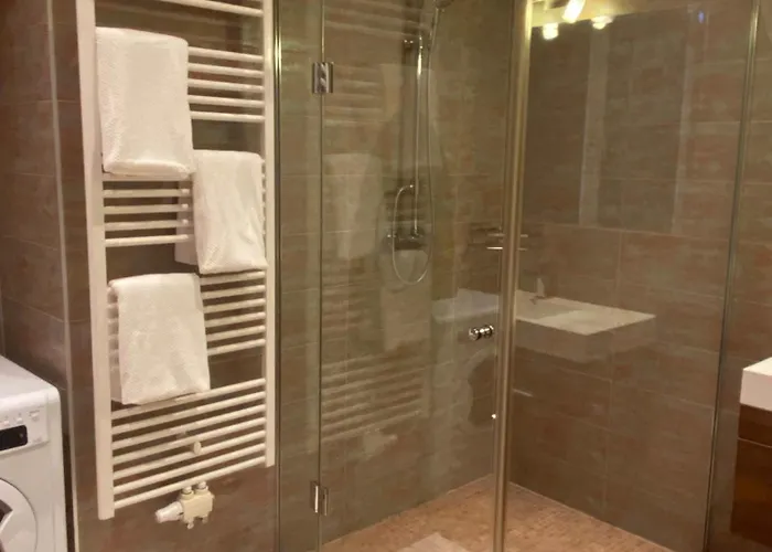 1st District With Balcony And Aircon Apartman